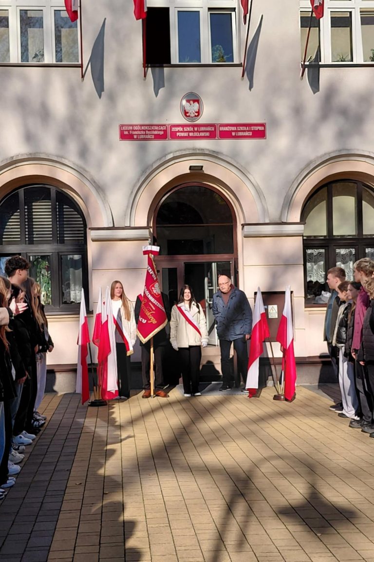 Akcja „Szkoła do hymnu”