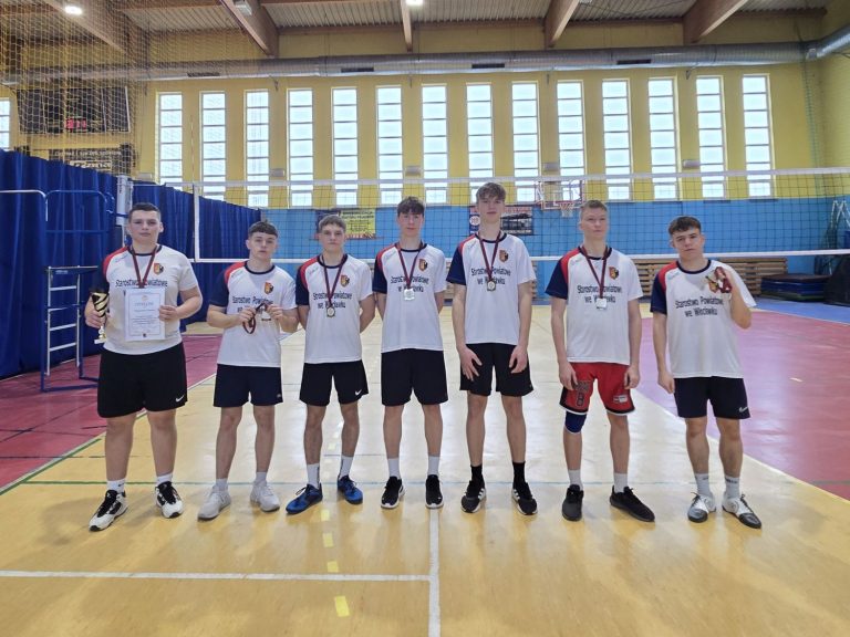 LICEALIADA CHŁOPCÓW W PIŁCE SIATKOWEJ